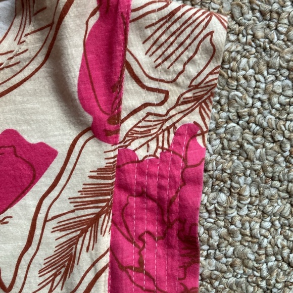 Bright and cool top pairs with pants and skirts - Picture 3 of 4